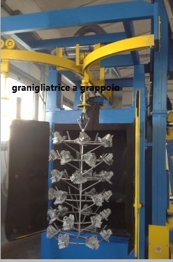 Granigliatrice a grappolo a ganci